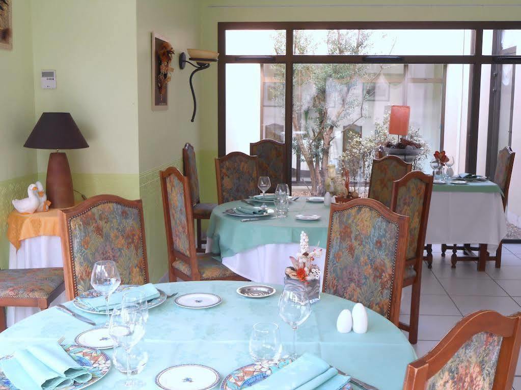 Logis Hotel Restaurant L'Oree Des Bois La Breille-les-Pins Buitenkant foto
